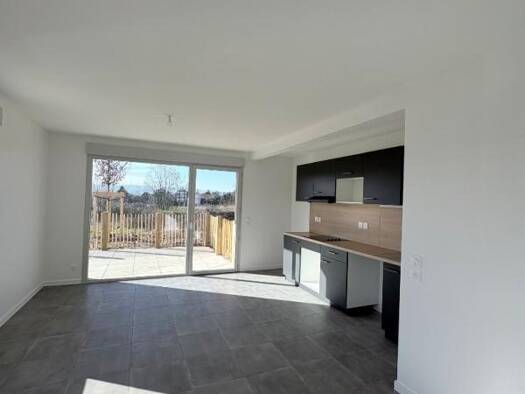 Appartement à louer 1 130 € 4 pièces 3 chambres 86 m² RDC/3 Agglomeration Sud Andrézieux-Bouthéon 42160