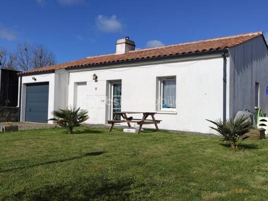 Maison de plain-pied à vendre 215 000 € 3 pièces 2 chambres 66 m² 403 m² de terrain Legé 44650