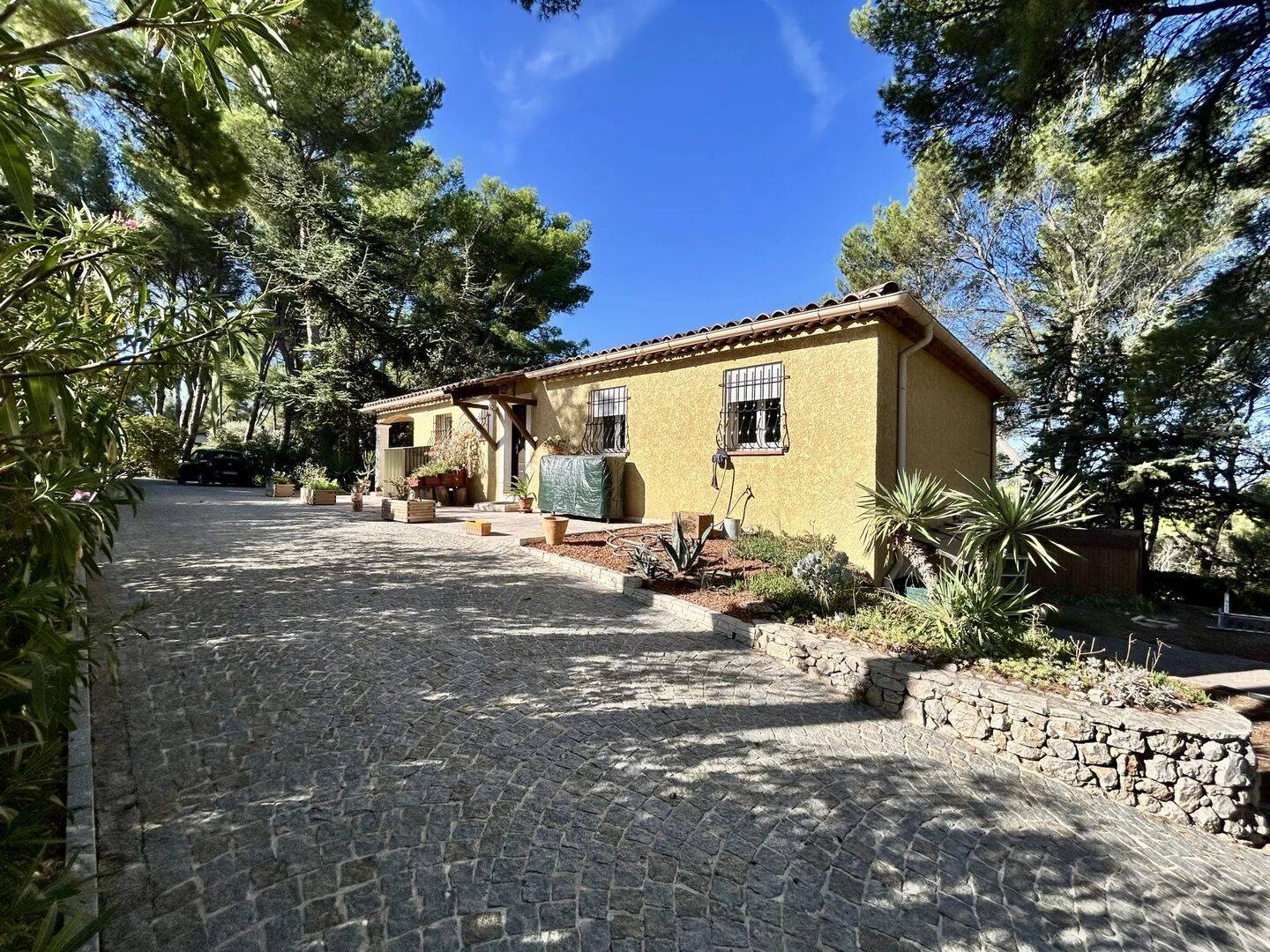 Maison 7 pièces 104 m² · à Marseille 11ème Arrondissement · 104 m² · 650 000 €