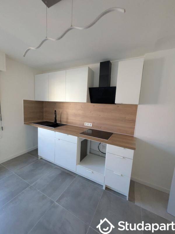 6 pièces 130 m² · à Nîmes · 130 m² · 1 300 €