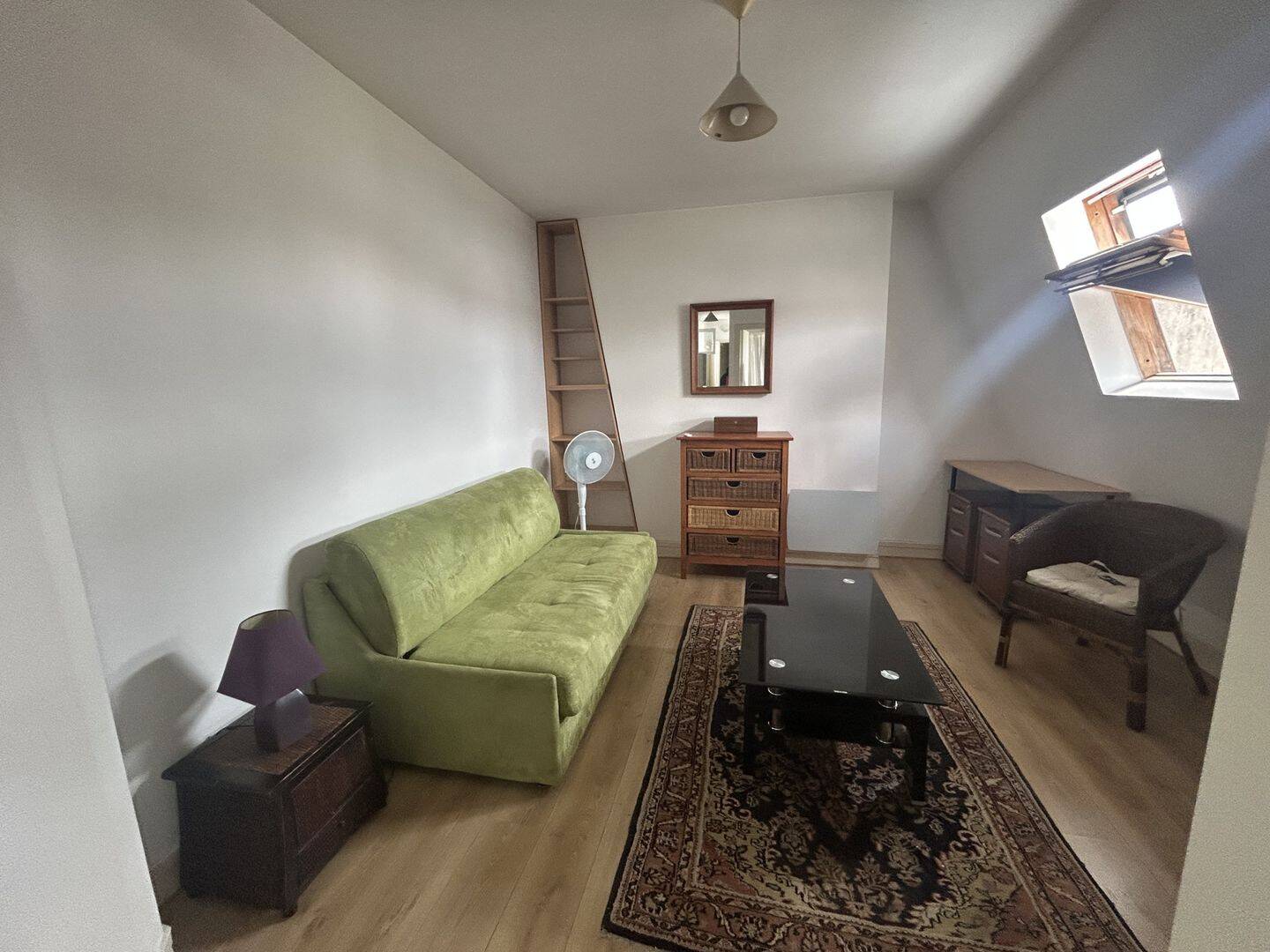 Appartement 1 pièce 25 m² · à Paris 8ème Arrondissement · 25,1 m² · 1 050 €
