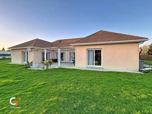 Maison de plain-pied à vendre 468 000 € 7 pièces 4 chambres 215 m² 3 031 m² de terrain Caumont 27310