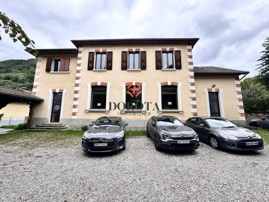 Immeuble à vendre 346 000 € 255 m² Crêts en Belledonne 38830