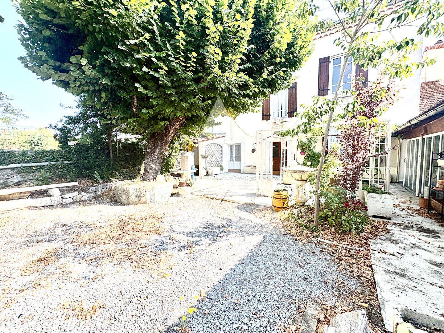 Maison 8 pièces 166 m² · à Ruoms · 166,2 m² · 297 000 €