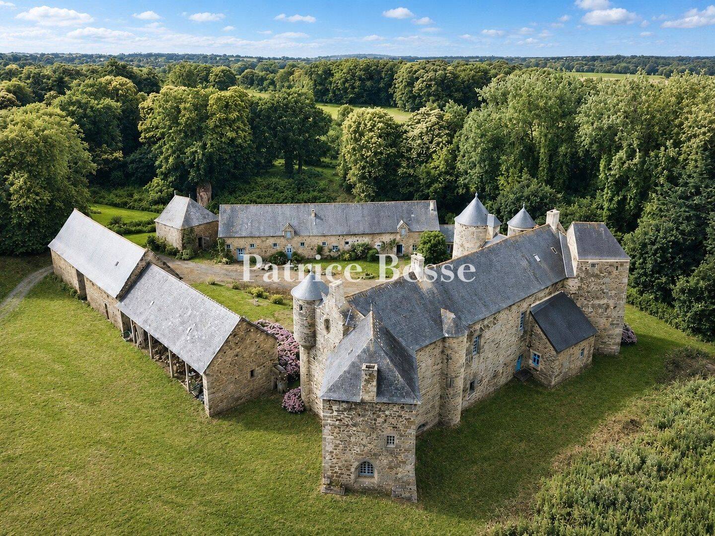Maison 12 pièces 610 m² · à Lannion · 610 m² · 2 660 000 €
