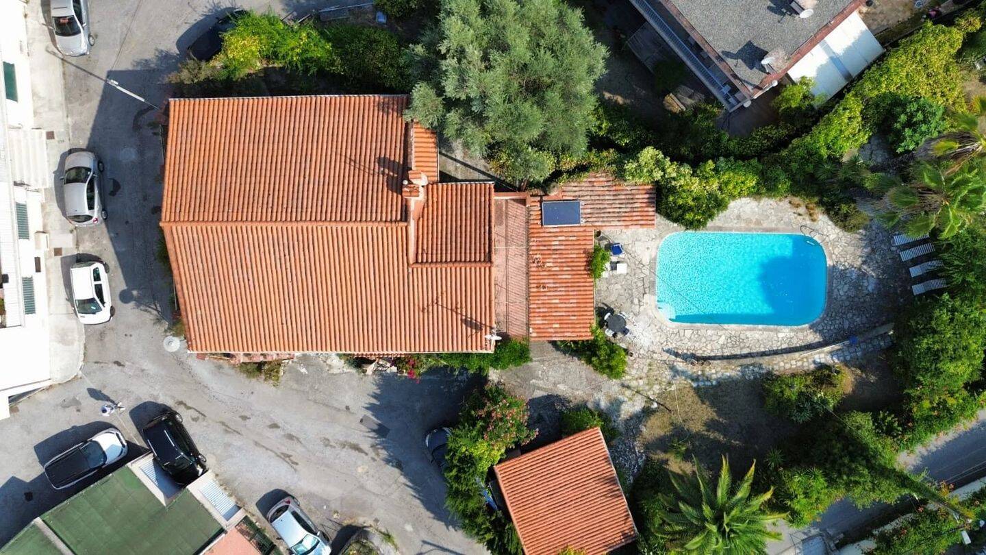 Maison 6 pièces 255 m² · à La Trinité · 255 m² · 589 000 €