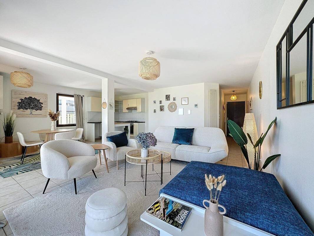 Appartement 5 pièces 106 m² · à Larmor-Plage · 106 m² · 1 340 €/mois