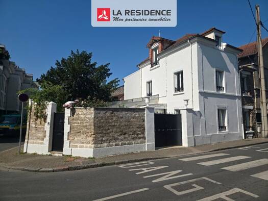 Maison à vendre 720 000 € 5 pièces 4 chambres 116 m² 125 m² de terrain Parc-Hôtel de Ville Chatou 78400