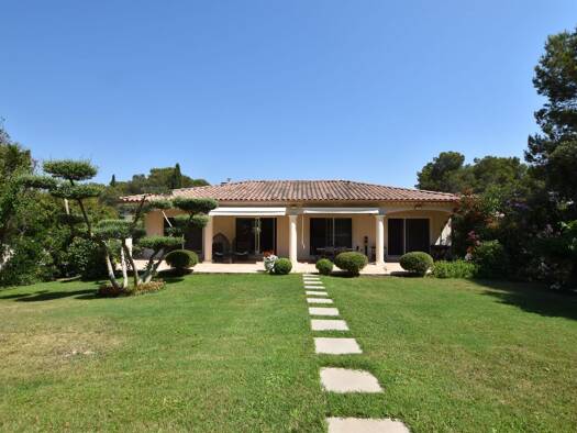 Villa à vendre 949 000 € 8 pièces 5 chambres 247,9 m² 3 000 m² de terrain Nîmes 30900