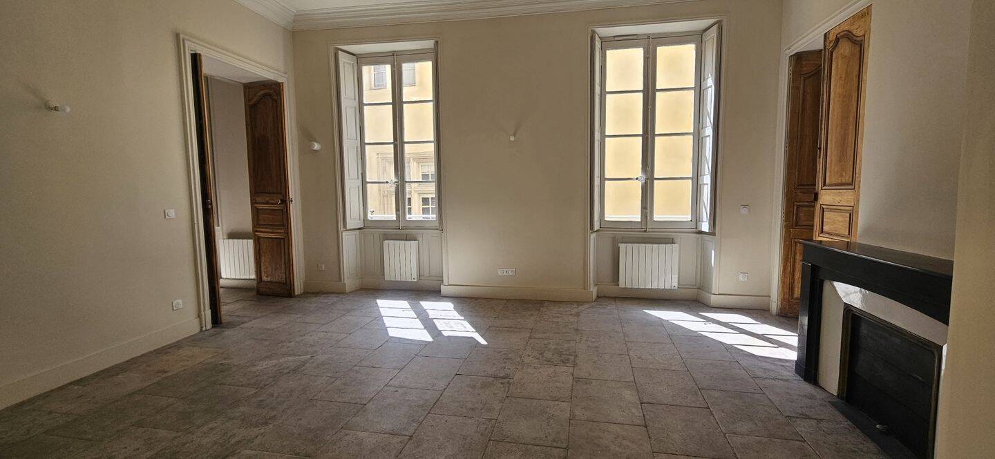 Appartement 4 pièces 140 m² · à Nîmes · 139,6 m² · 1 150 €
