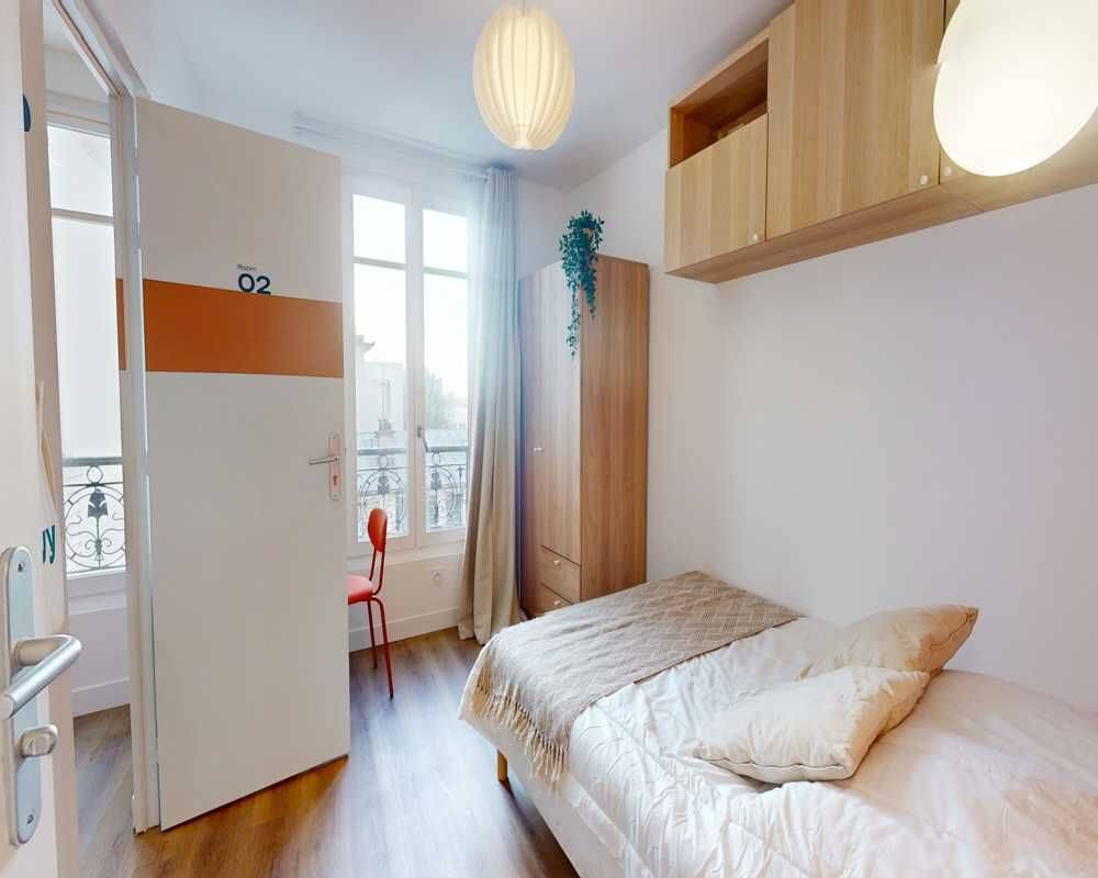 Appartement 9 pièces 140 m² · à Paris 10ème Arrondissement · 140 m² · 1 225 €/mois