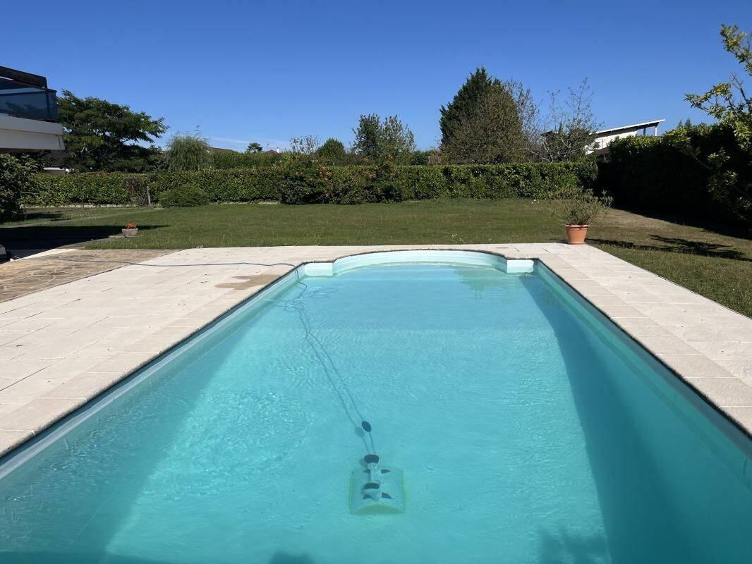 Maison 6 pièces 221 m² · à Bourg-en-Bresse · 221 m² · 495 000 €