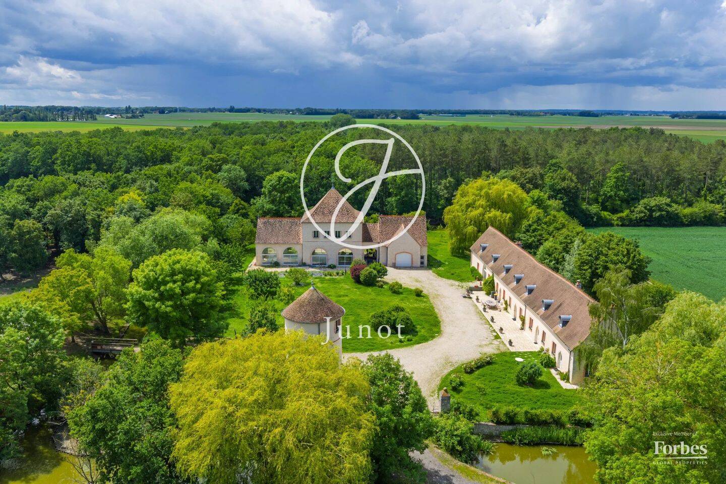 Maison 9 pièces 350 m² · à Beaune-la-Rolande · 350 m² · 1 165 000 €