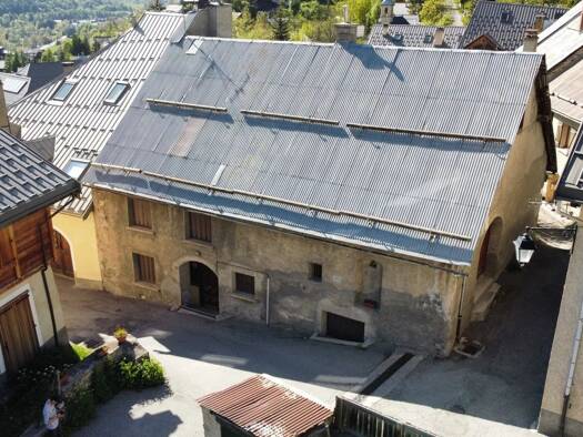 Maison à vendre 635 000 € 6 pièces 5 chambres 156 m² 195 m² de terrain Saint-Chaffrey 05330