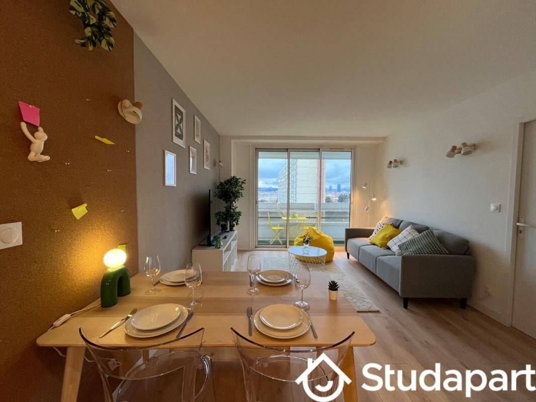 1 pièce 10 m² · à Bron · 10 m² · 560 €