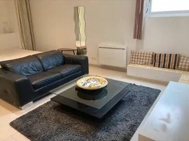 Loft à louer 1 250 € 1 pièce 46 m² RDC Granettes-Jauberte-Sainte Anne Aix-en-Provence 13080