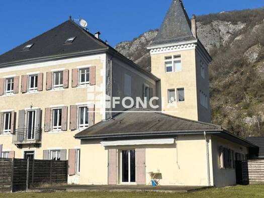 Appartement à vendre 170 000 € 2 pièces 1 chambre 68 m² Étage 1/2 Virignin 01300