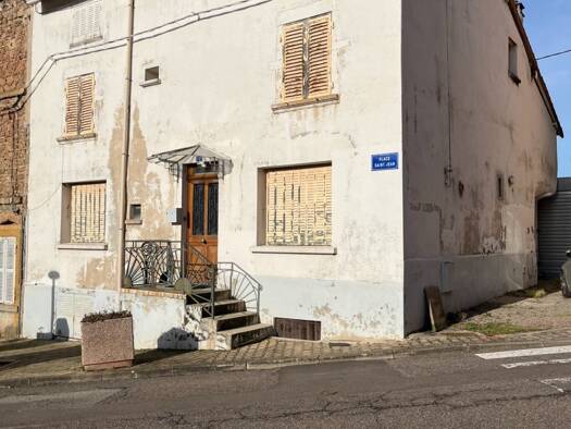 Maison à vendre 109 000 € 6 pièces 4 chambres 150 m² 700 m² de terrain Thizy-les-Bourgs 69240