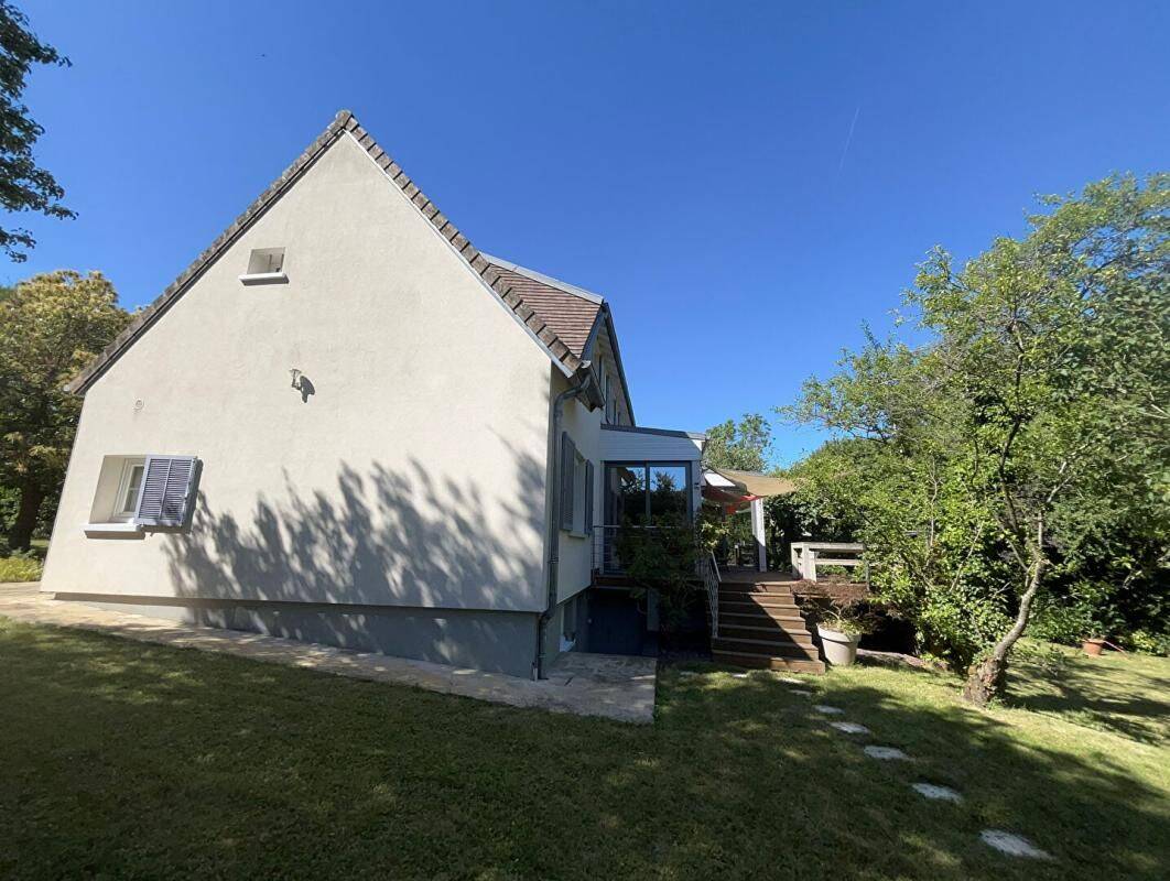 Maison 7 pièces 178 m² · à Varennes-Jarcy · 178 m² · 648 000 €