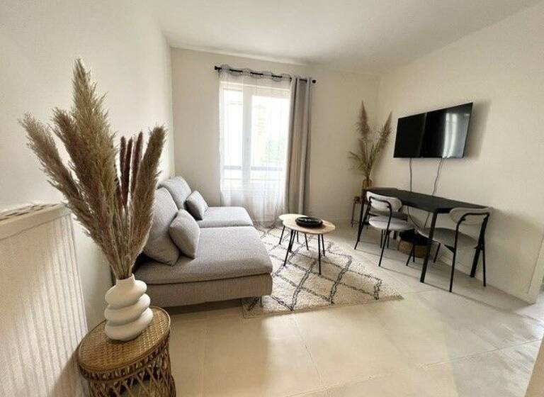 Appartement à louer 490 € 4 pièces 3<br/>chambres 60 m²<br/>superficie 1<br/>étages Vaucelles Caen 14000