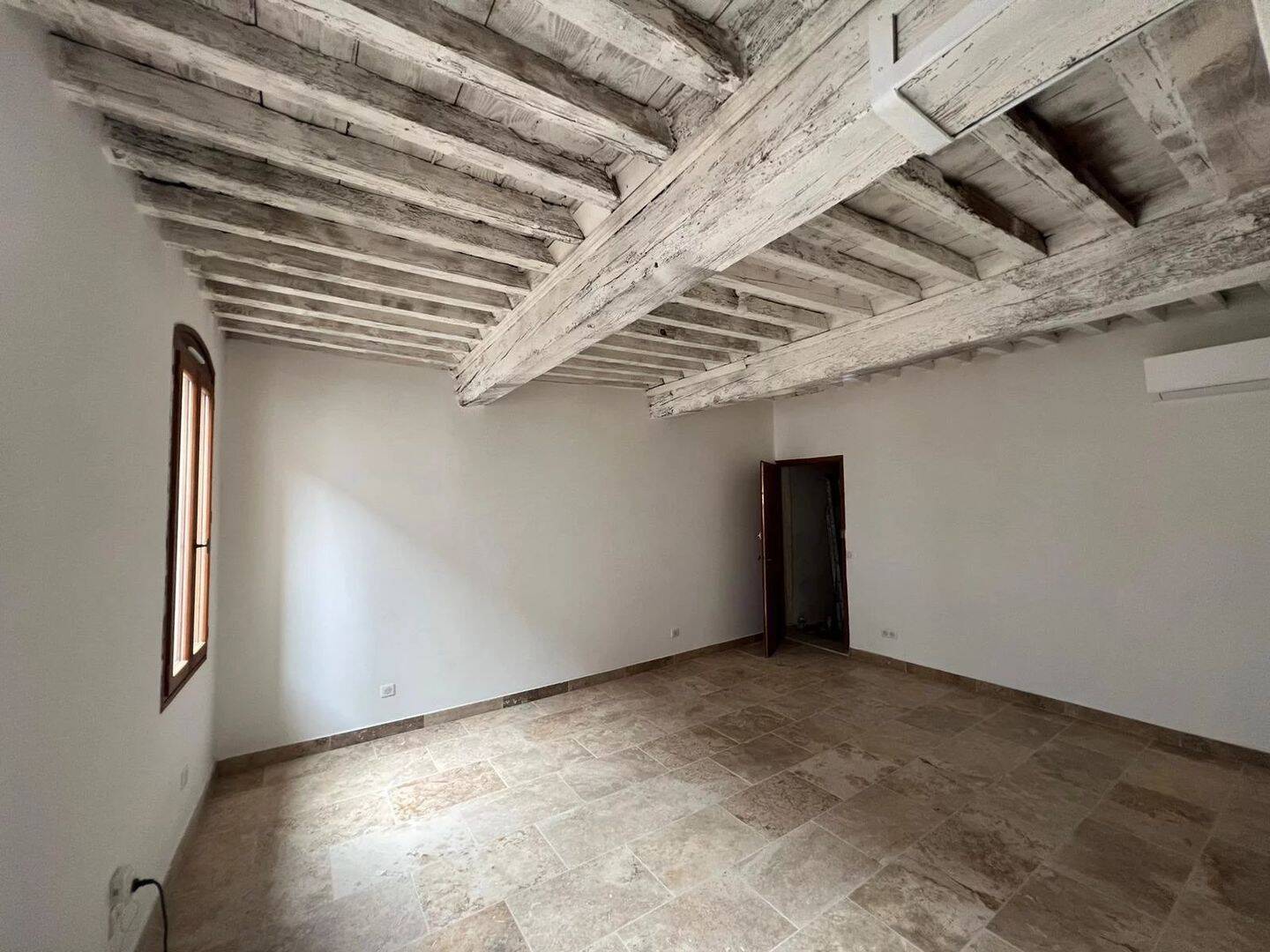 Appartement 4 pièces 92 m² · à Tarascon · 92,2 m² · 831 €