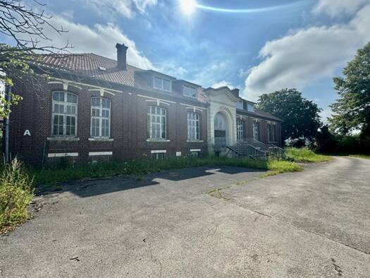 Immeuble à vendre 1 459 000 € 1 883 m² Moreuil 80110