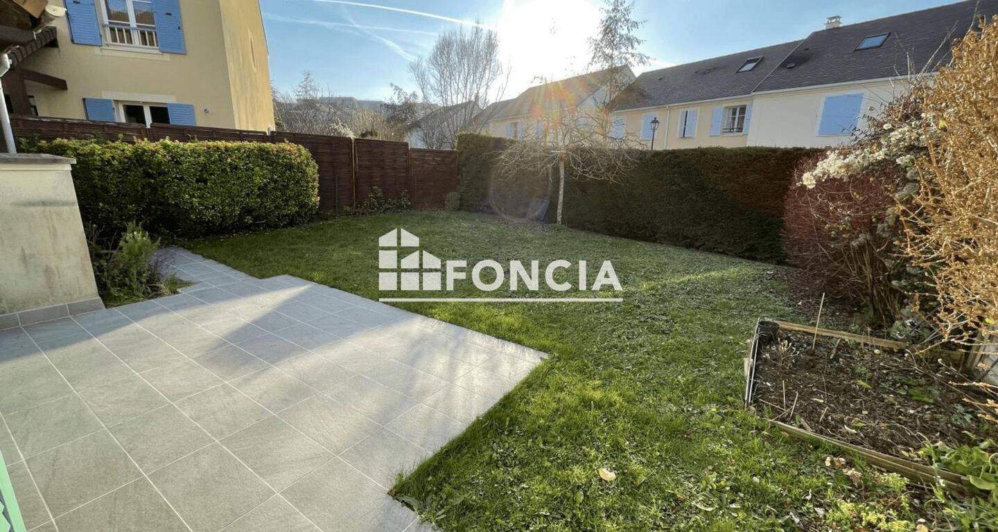 Maison 5 pièces 112 m² · à Fontenay-le-Fleury · 111,8 m² · 1 900 €