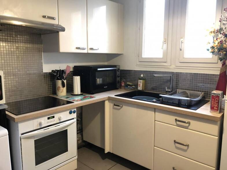 Appartement à louer 590 € 3 pièces 2 chambres 55 m² 4ème étage Béziers 34500