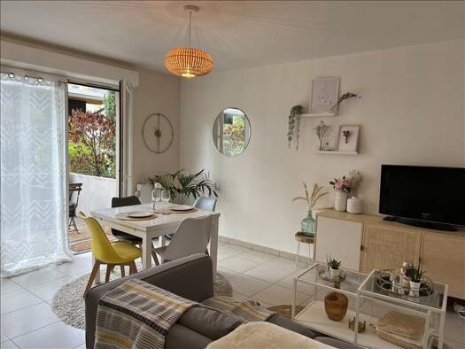 Appartement à louer 755 € 2 pièces 1 chambre 41,3 m² RDC/3 Gravières-Gravette-Beaulieu-Lagrue-Plaisance Cenon 33150