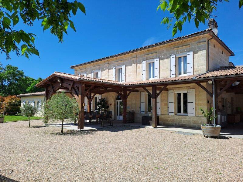 Maison 12 pièces 323 m² · à Périssac · 323 m² · 999 900 €