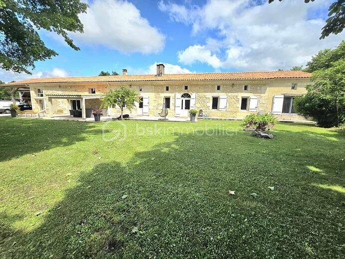 Maison 10 pièces 379 m² · à Lalande-de-Pomerol · 379 m² · 519 000 €