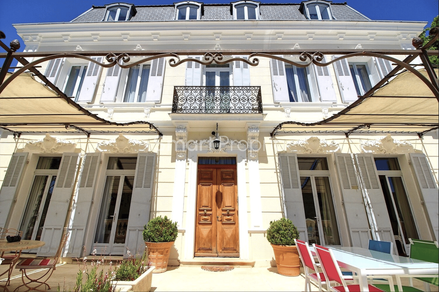 Maison 9 pièces 350 m² · à Gréoux-les-Bains · 350 m² · 1 352 000 €