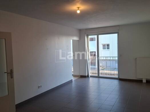 Appartement à louer 863 € 4 pièces 106,9 m² Étage 1/3 Vignes Blanches-Beausoleil Est Épernay 51200