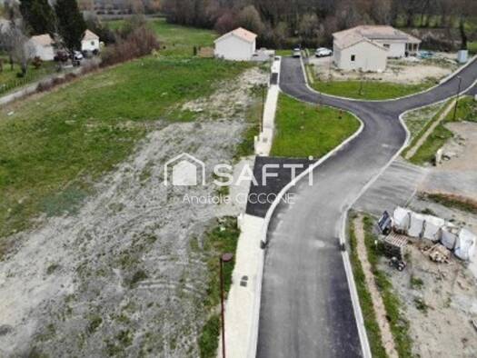 Terrain constructible viabilisé à vendre 60 500 € 800 m² de terrain Vertheuil 33180