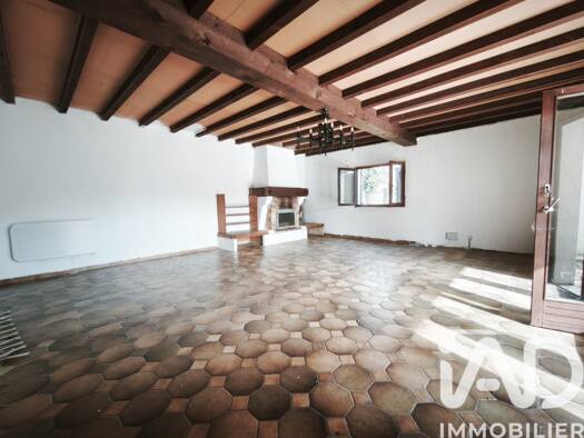 Maison à vendre 171 000 € 4 pièces 3 chambres 190 m² 2 200 m² de terrain Les Peintures 33230