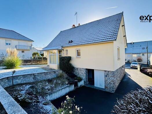 Maison à vendre 149 700 € 4 pièces 3 chambres 91 m² 520 m² de terrain Sud Ouest Mayenne 53100