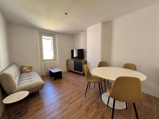 Appartement à vendre 205 000 € 2 pièces 1 chambre 44 m² Étage 2/3 Gémenos 13420