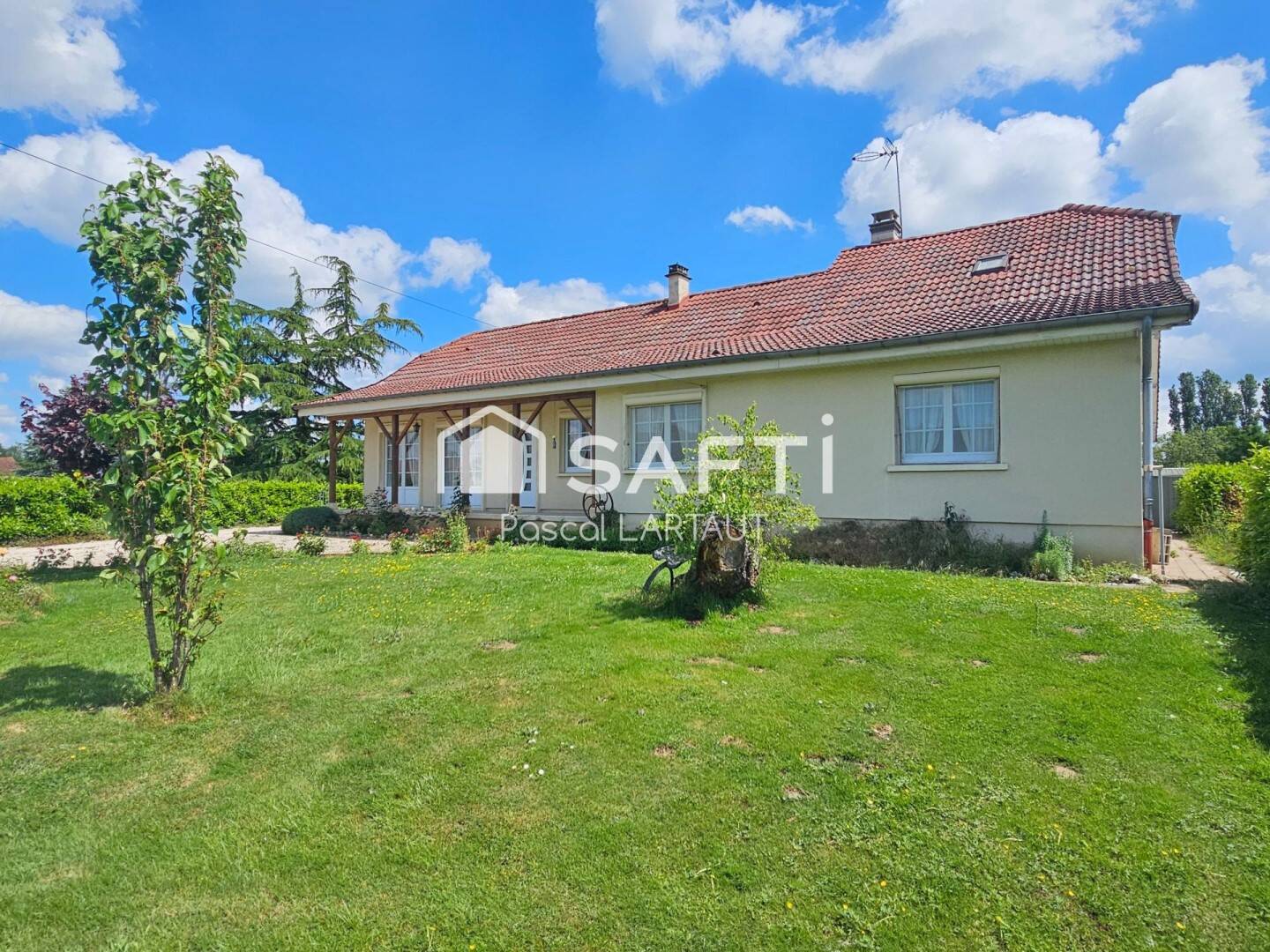 Maison 6 pièces 111 m² · à Tronchy · 111 m² · 178 000 €