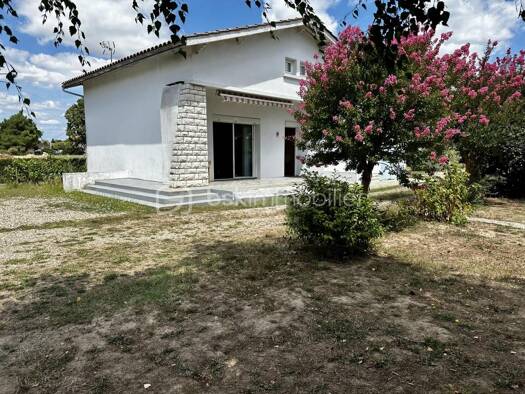 Maison en viager 166 000 € 6 pièces 3 chambres 115 m² 2 800 m² de terrain Fauillet 47400