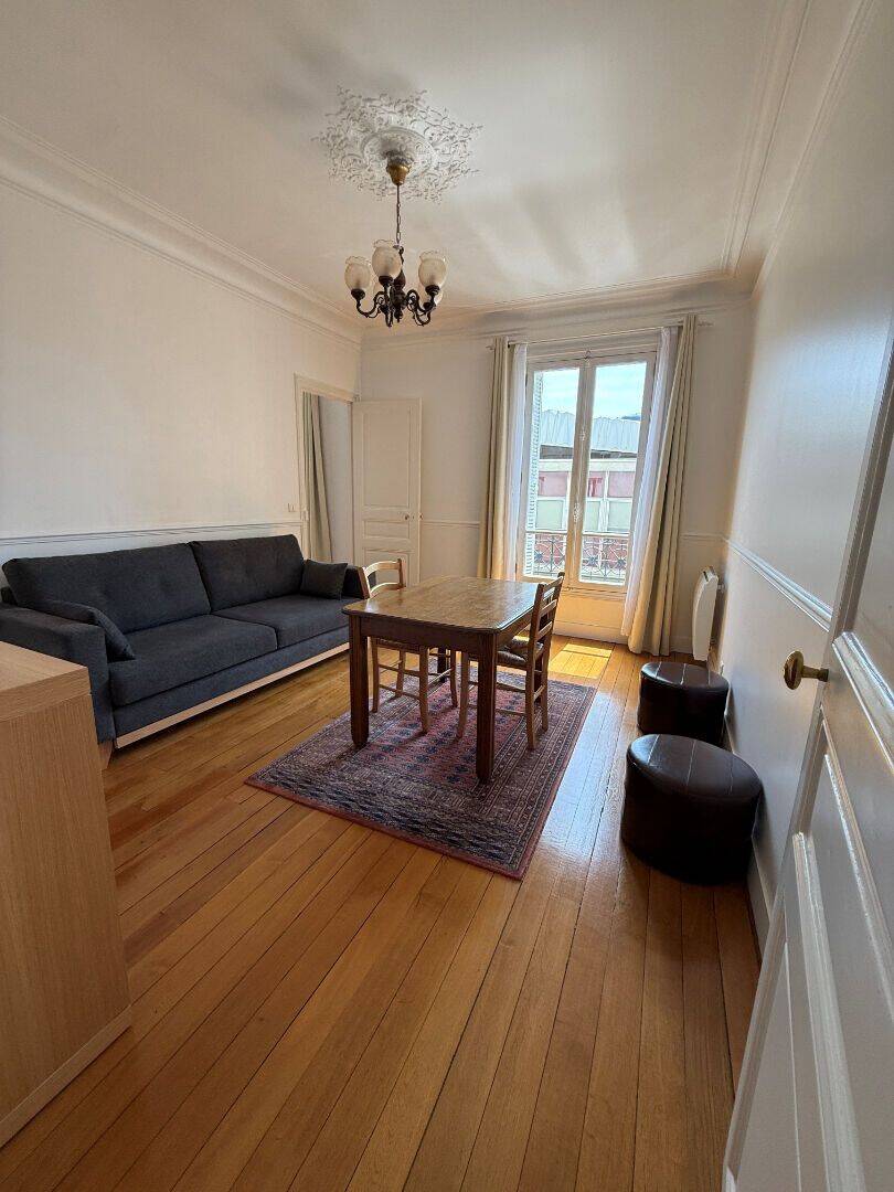 Appartement 2 pièces 53 m² · à Nanterre · 52,6 m² · 1 220 €