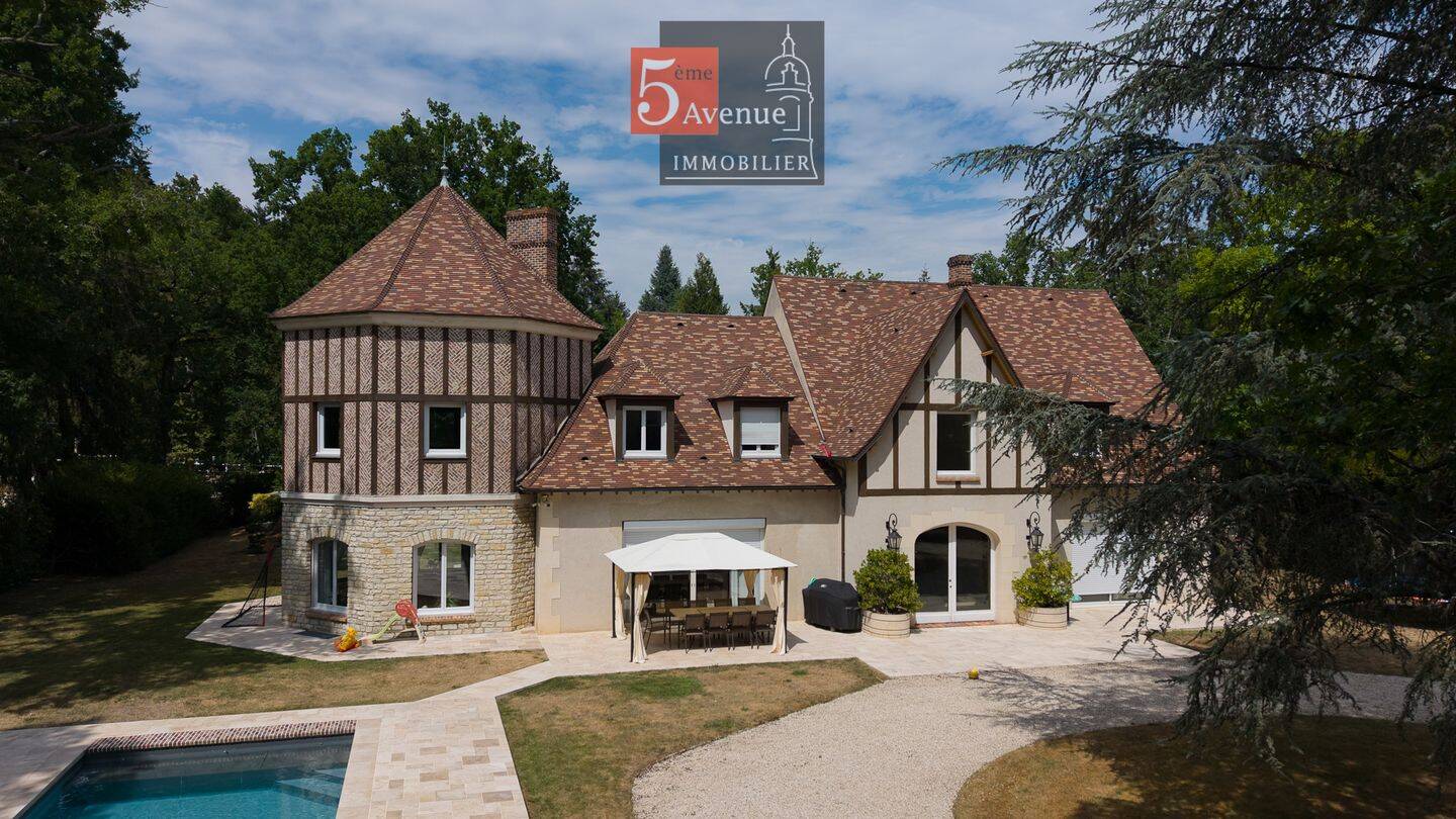 Maison 12 pièces 400 m² · à Lamorlaye · 400 m² · 1 600 000 €
