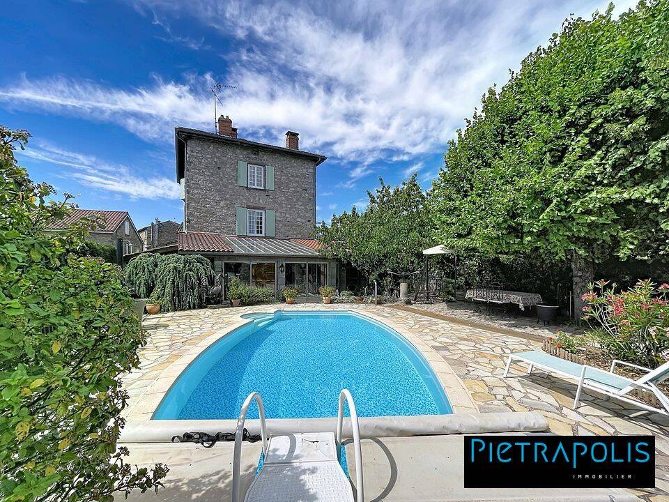 Maison 10 pièces 280 m² · à Soucieu-en-Jarrest · 280 m² · 885 000 €