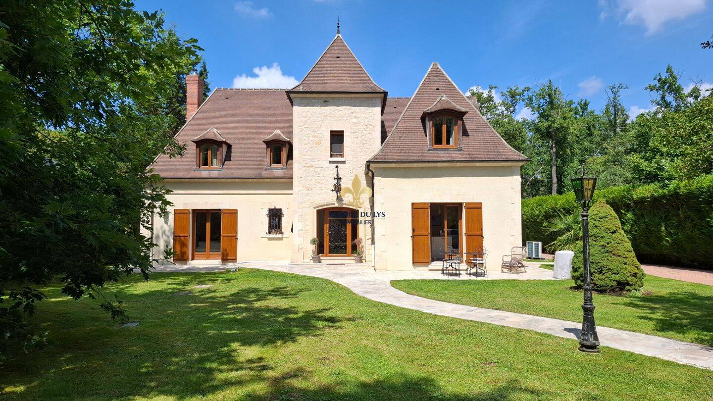 Maison 7 pièces 225 m² · à Lamorlaye · 225 m² · 1 196 000 €