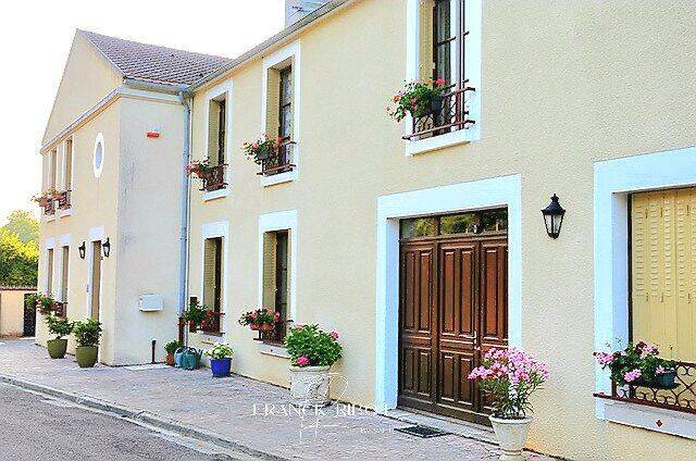 Maison 10 pièces 327 m² · à Coulanges-sur-Yonne · 327 m² · 295 000 €