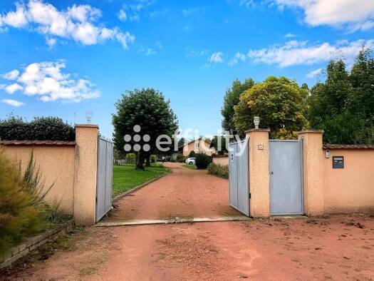 Villa à vendre 382 000 € 8 pièces 6 chambres 195 m² 2 305 m² de terrain Briennon 42720