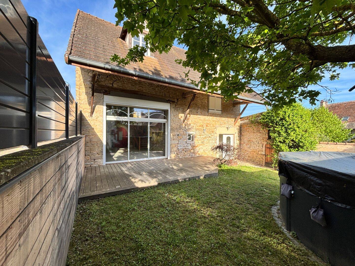 Maison 5 pièces 169 m² · à Jully-lès-Buxy · 169 m² · 299 900 €