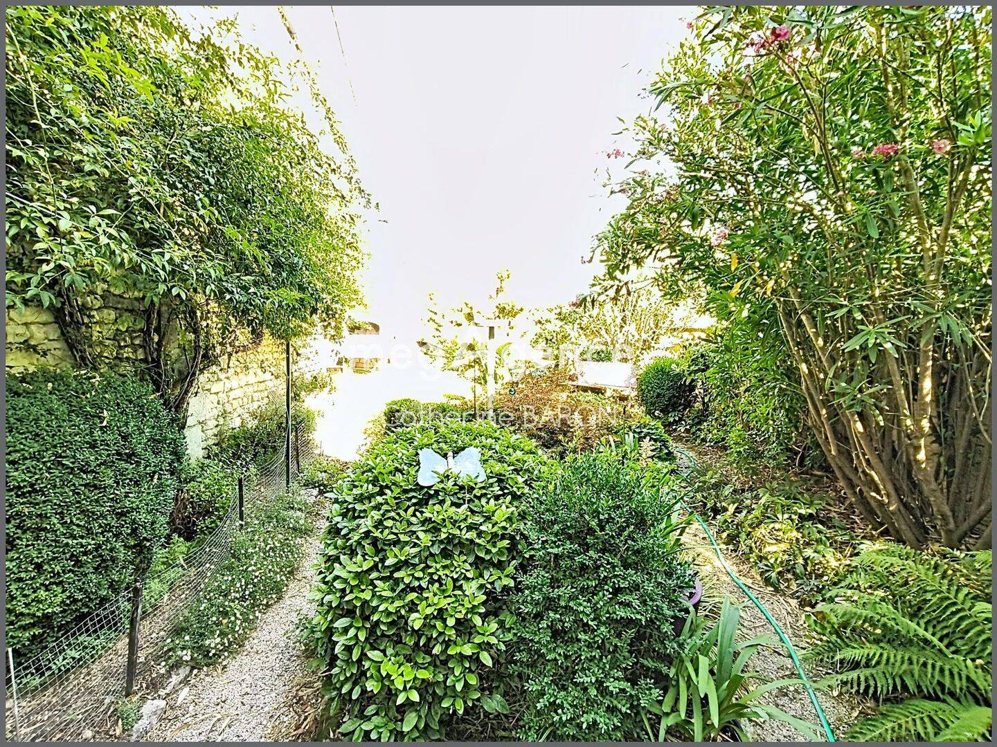 Maison 8 pièces 162 m² · à Juillac-le-Coq · 162 m² · 196 800 €