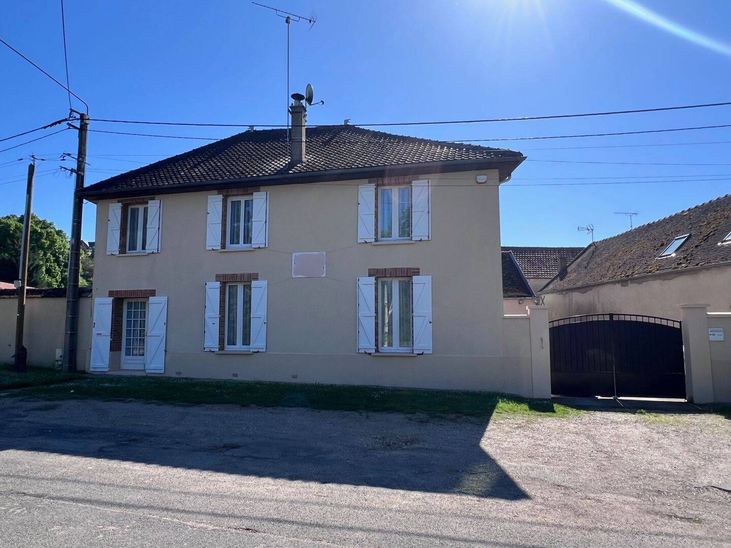 Maison 9 pièces 172 m² · à Rosoy · 172 m² · 220 000 €