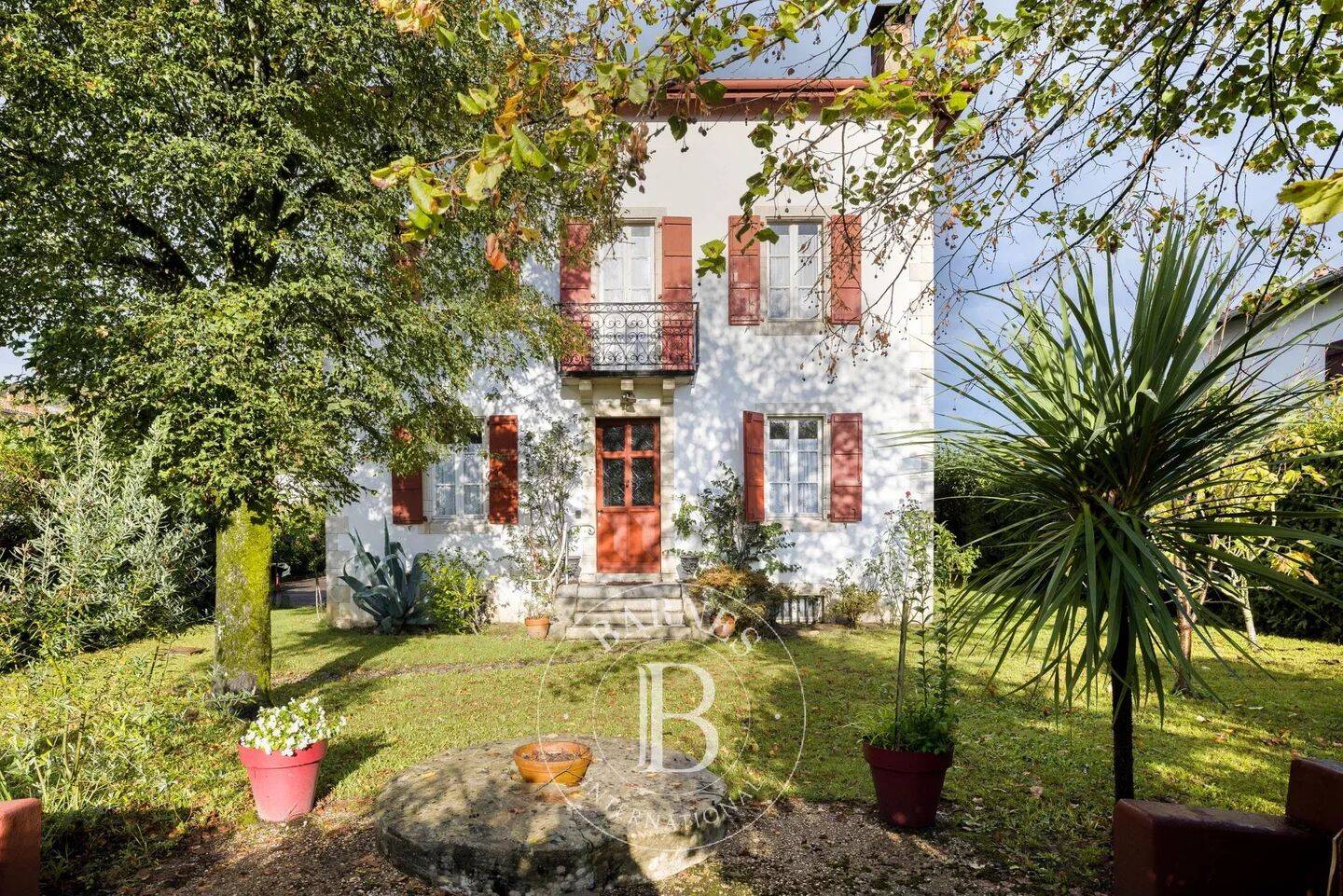 Maison 11 pièces 350 m² · à Ustaritz · 350 m² · 682 000 €