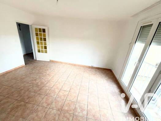 Appartement à vendre 89 000 € 4 pièces 2 chambres 70 m² Étage 2/3 Saint Ruf-Trillade Sud Avignon 84000